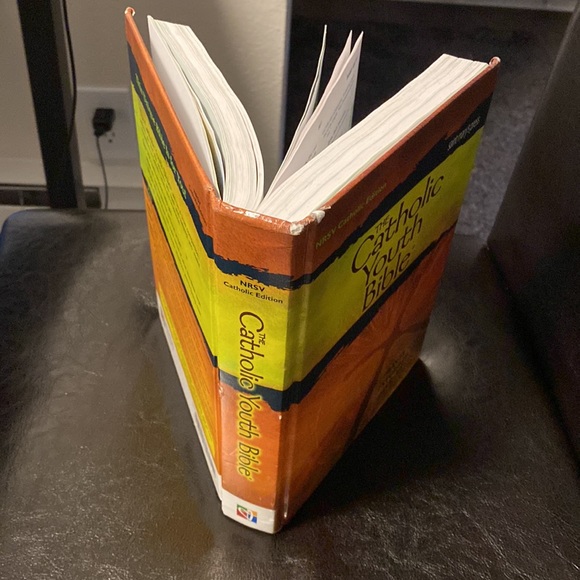 The Catholic Youth Bible (Catholic Edition) NRSV Catholic Edition - Picture 3 of 12